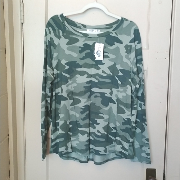 BNWT Ricki's Size XL Long Sleeve Camo Print Top With Backside Button Acc… - Picture 1 of 7
